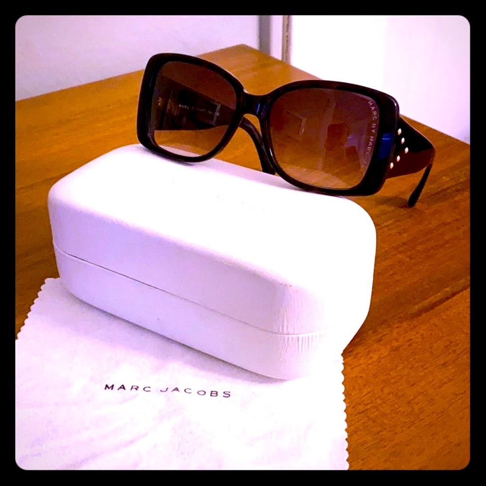 Marc Jacobs tortoise shell sunglasses WITH CASE